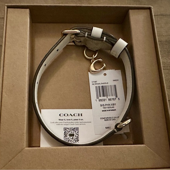 Coach Small Boxed Dog Pet Collar in Signature Canvas - Picture 5 of 8